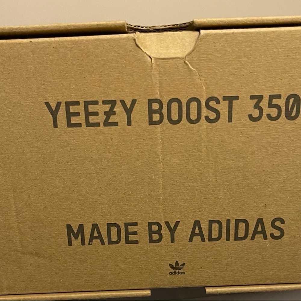NWT Yeezy Boost sneakers - Picture 5 of 8